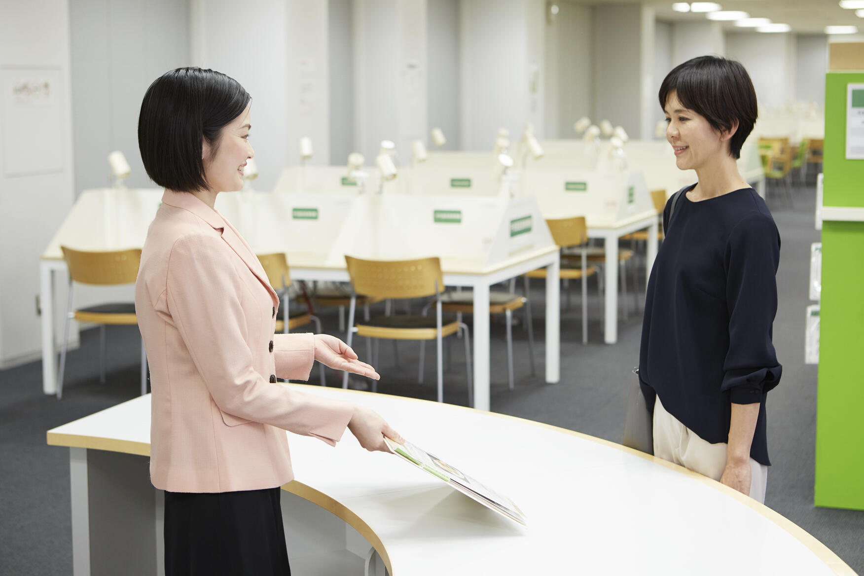 千代田図書館コンシェルジュ (接客)