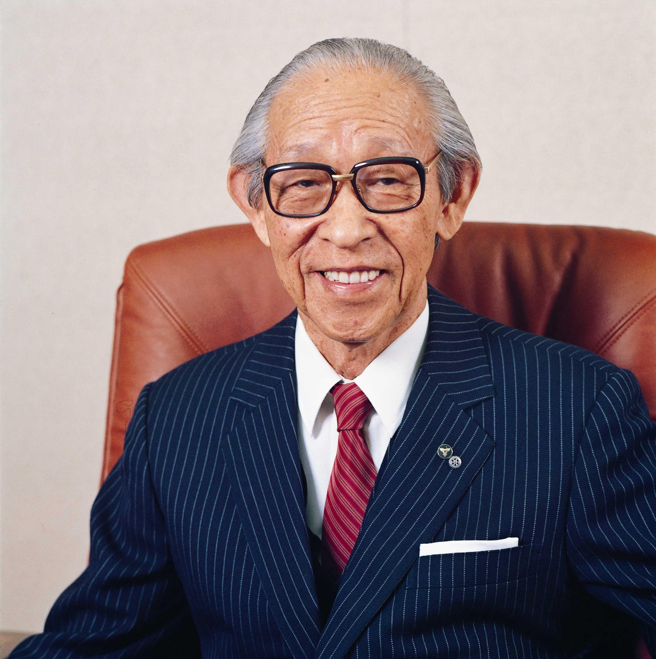 松下幸之助顔写真.jpg