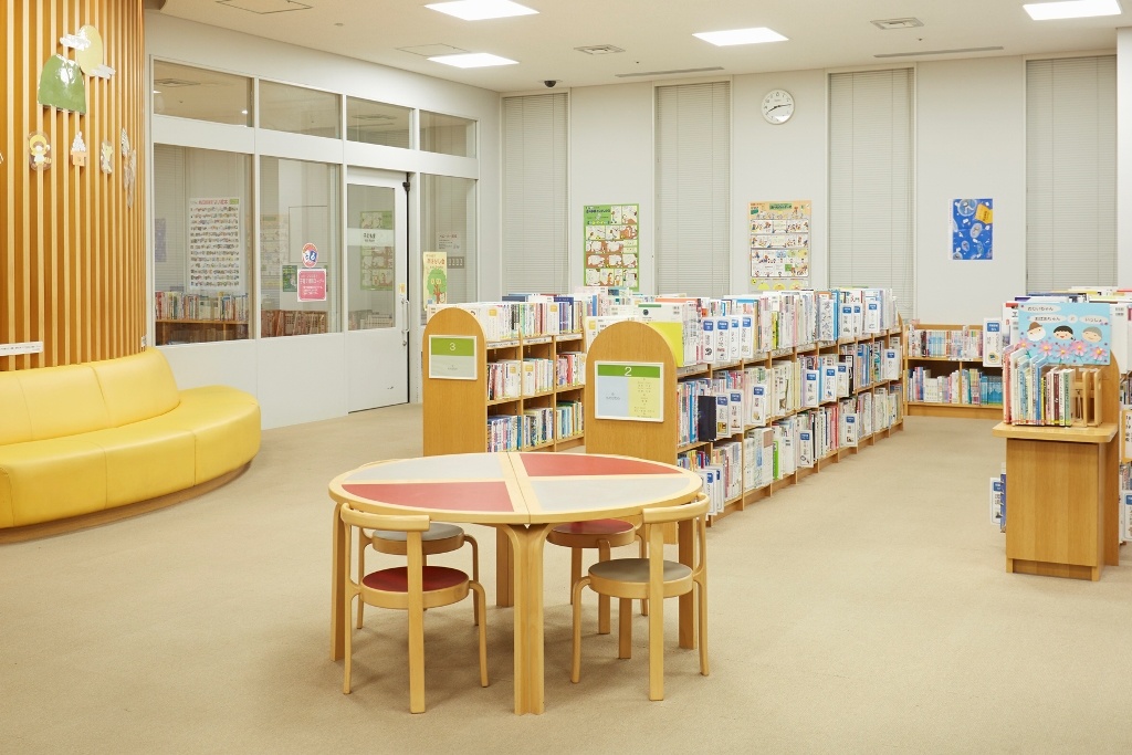 千代田図書館（児童書コーナー)